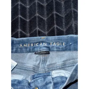 American Eagle‎ Women's Jeans Hi-Rise Next Level Stretch Denim Sz 4 thumbnail 3