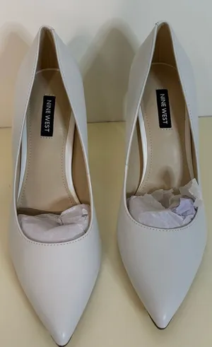 NWT Nine West White Pointed-Toe Leather Pumps thumbnail 1