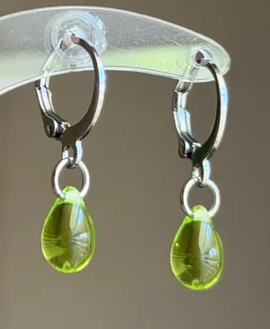 Handmade green mini teardrop Czech glass simple minimalist earrings💚 thumbnail 1