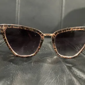 Steve Madden Tortoise Shell Sunglasses thumbnail 3