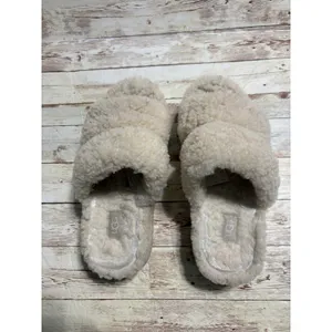 UGG Platform Slides Women's Size 6 Cream Fuzzy Slippers Shoes thumbnail 2