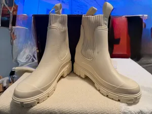 Sanmingmei fashion rain boots for women are crafted from durable PVC material thumbnail 1