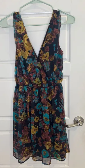 Forever 21 Dark Floral Surplice V Neck Midi Dress Size L thumbnail 1