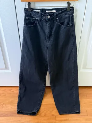 Levi’s Balloon Leg Barrel Jeans in Black thumbnail 2