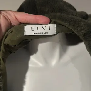 ELVI Boutique Dark‎ Hunter Green Soft zippered jacket with bell sleeves size 10 thumbnail 5