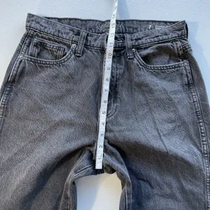 Arizona Jeans Womens Size 7 Highest Rise Mom Jeans Faded Black Denim Pockets thumbnail 9