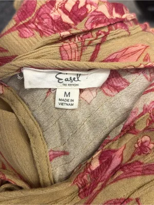 Easel Los Angeles Floral Boho Top Size Medium Pink Tan Pleated Gauze Blouse thumbnail 4