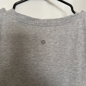 Lululemon Gray V-Neck Women's Top thumbnail 5