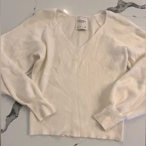 Abercrombie cream Puff Sleeve Sweater thumbnail 1
