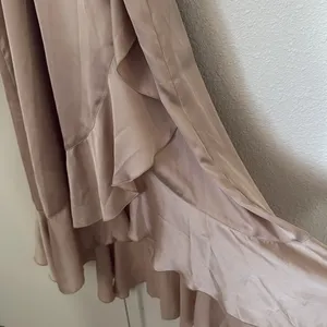 Show Me Your Mumu Samantha Ruffle Wrap Satin Midi Dress Champagne Small‎ thumbnail 5