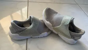 Nike shoes thumbnail 1