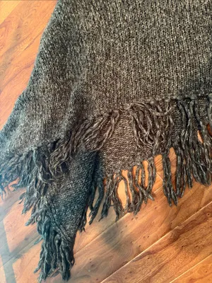 Bandolinoblu Chunky Fringe Knit Poncho Size Medium thumbnail 6