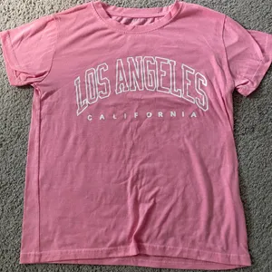 SheIn 🌸💗Women’s Los Angeles Graphic T-shirt thumbnail 1