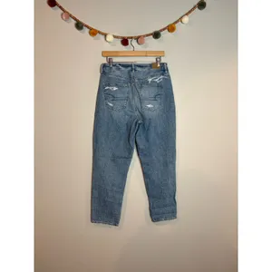American Eagle distressed ripped Mom Jeans thumbnail 2