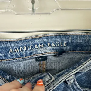 American Eagle Light Wash Distressed Mom Jeans Size 4 X-Short Length thumbnail 3