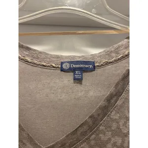 Democracy Tan Beige Leopard Print V-Neck Top Linen Blend Knit Taupe Size XL thumbnail 2