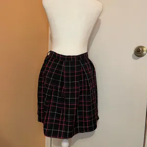 Hot topic Plaid Black and Pink Women's Skirt thumbnail 4