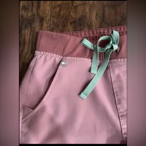 Women’s pink Figs Technical Collection medical scrubs pants joggers XS‎ thumbnail 4