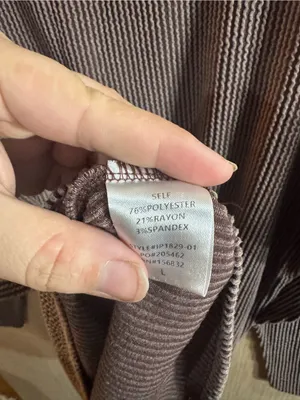 Women’s BiBi Brown V-Neck Relaxed Ribbed Sweater Size Large thumbnail 4