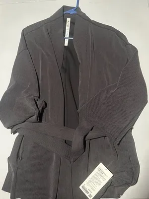 Lululemon NWT Ribbed Softstreme Belted  Wrap size 12 thumbnail 1