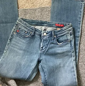 Jeans thumbnail 1