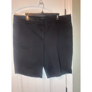 Ann Taylor Devin Fit Bermuda Shorts Womens Size 16 Black Stretch Cotton Blend thumbnail 2