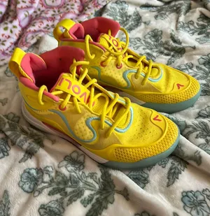 Avoli volleyball shoes Yellow Size 6 thumbnail 1