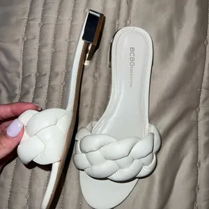 BCBGeneration Daiya Sandal in Pearl size 8 thumbnail 2