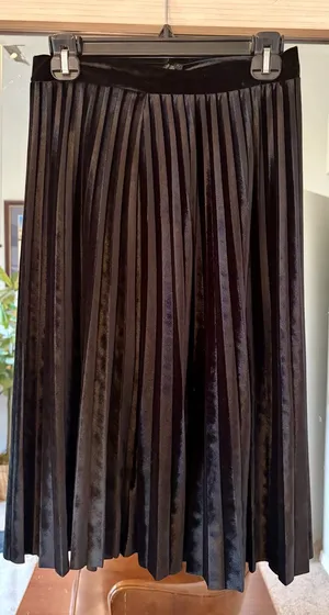 Hidden Alley Black Pleated Velvet Skirt size Small Classic Sunday bottom thumbnail 1
