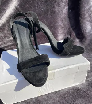Black Heel Size 7 thumbnail 2