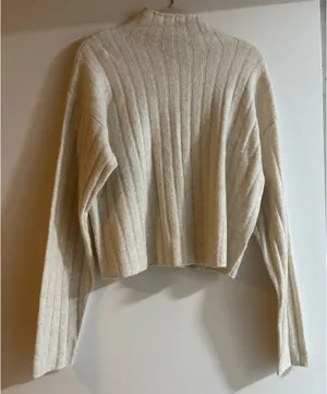 Universal Threads Sweater thumbnail 2