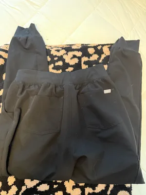 FIGS Women’s Jogger Scrubs thumbnail 3