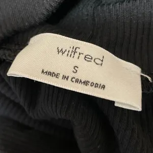 Aritzia Wilfred Women's Black Turtleneck Ribbed Knit Long Sleeve Sweater Top S thumbnail 4