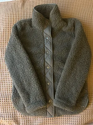 Abercrombie woman’s green fluffy button up jacket in a size XS thumbnail 1