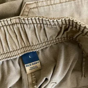 Old Navy Tan Cotton Blend Patch Pocket Shorts‎ Size Large thumbnail 2
