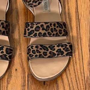 Steve Madden Effie Leopard Print Elastic Triple Strap Flat Sandals Brown 7.5M‎ thumbnail 8