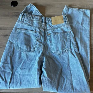 H&M & Denim 90s Baggy Jeans Ultra High Waist thumbnail 4