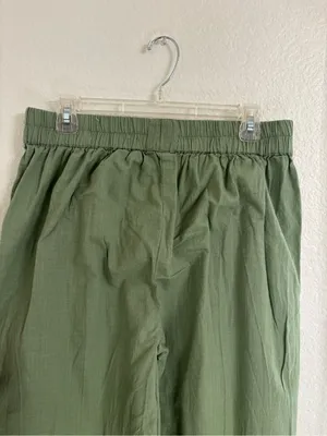High-Rise Wide Leg Trousers in Olive Green thumbnail 2