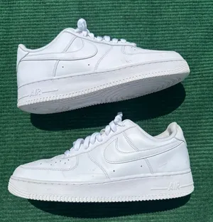 Nike Air Force 1 '07 'Triple White' Men’s Size 11 thumbnail 1