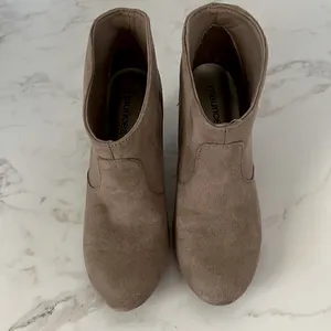Maurice's booties EUC   thumbnail 2
