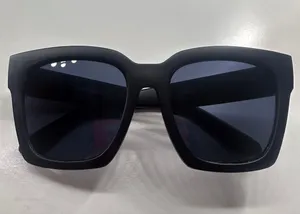 Sunglasses thumbnail 1
