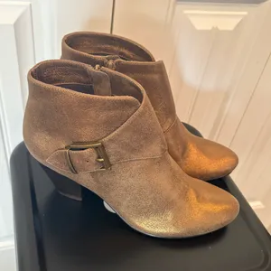 Chico’s Bronze Heeled Ankle‎ Boots Size 9.5 thumbnail 1