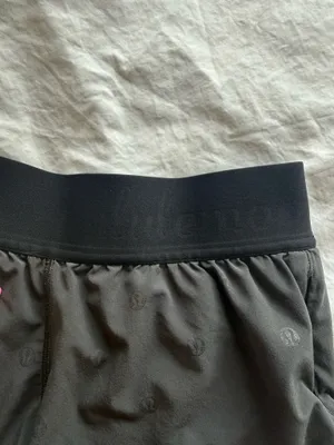 Lululemon Hotty Hot Shorts 2.5" Low-Rise thumbnail 4