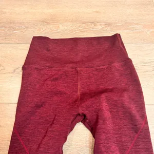 Alphalete Revival‎ High Waisted Ribbed Leggings Burgundy Size Medium Workout thumbnail 3