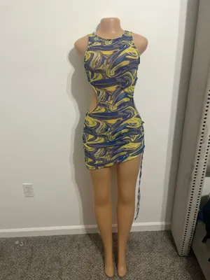 Potpot Eye-catching dress with a swirl pattern. Features bold cutouts and a halter neck design. Perfect for a night out. Two-piece bra and dress no underwear thumbnail 2