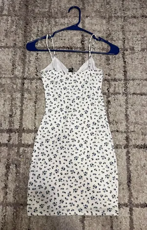Dress thumbnail 4