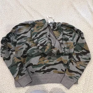 Forever 21 Camo hoodie thumbnail 4