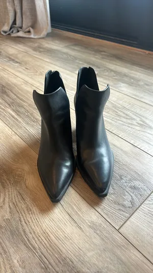 Vince Camuto Gigietta Booties thumbnail 4