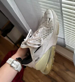 Nike Air Max 270 thumbnail 1