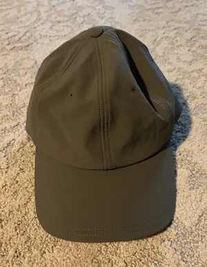 Lululemon hat thumbnail 1